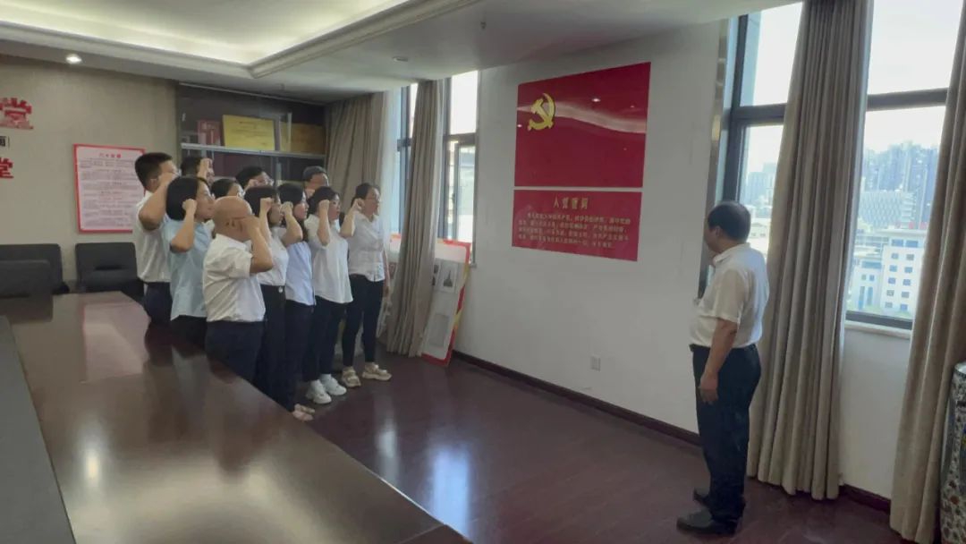 �ϲ��зǷ����ʼ���ϲӭ��һ �쵳����